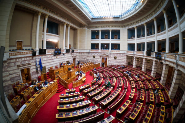Πολιτικές αντιδράσεις για την απόλυση του Κώστα Γενηδούνια από τη Hellenic Train