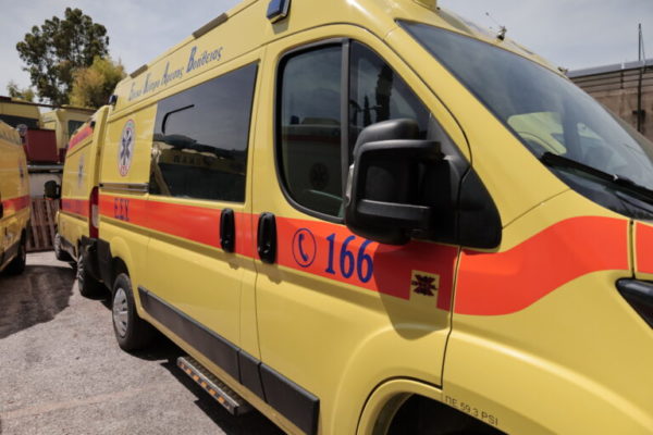 Έκρηξη μπροστά από την είσοδο κλειστού πάρκινγκ πολυκατοικίας στο κέντρο της Θεσσαλονίκης – Μια γυναίκα βαριά τραυματισμένη