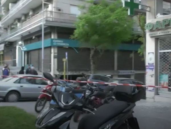 Νεκρή η γυναίκα από την έκρηξη στο κέντρο της Θεσσαλονίκης – Εξετάζεται από την ΕΛΑΣ η εμπλοκή της ίδιας με τον εκρηκτικό μηχανισμό