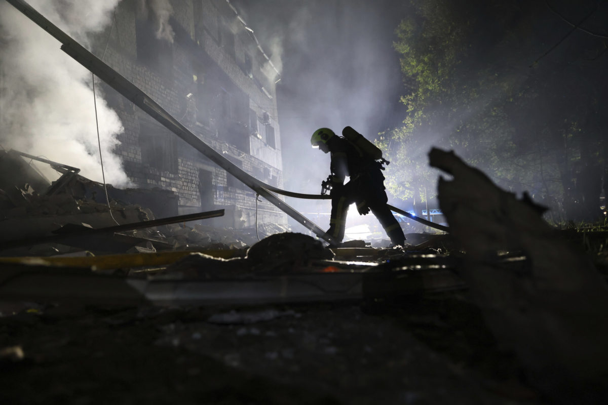 Ουκρανία: Τουλάχιστον πέντε τραυματίες στη νυχτερινή ρωσική επιδρομή με drones στο Κίεβο – Ανάμεσα τους δυο έφηβοι
