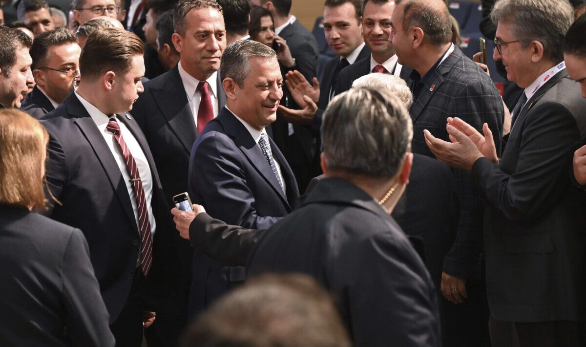 Τουρκία: Επίθεση δέχτηκε ο πρόεδρος του Ρεπουμπλικανικού Λαϊκού Κόμματος, Οζγκιούρ Οζέλ
