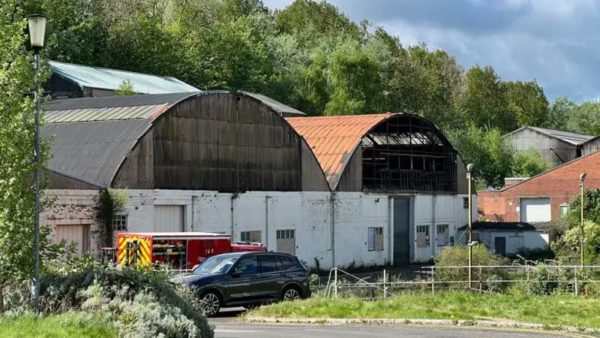 Βρετανία: Συνελήφθησαν 14 ανήλικοι για τον θάνατο αγοριού σε πυρκαγιά