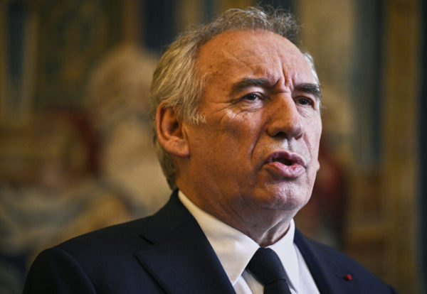 Γαλλία: Πολιτικούς τριγμούς έχει προκαλέσει η πρόταση του πρωθυπουργού Μπαϊρού να διενεργηθεί δημοψήφισμα για την δημοσιονομική εξυγίανση