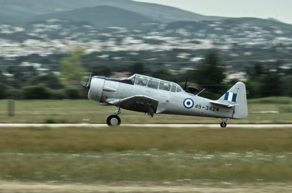 Εντυπωσιακή η τελετή ένταξης του αεροσκάφους T-6 HARVARD στην Πολεμική Αεροπορία (εικόνες)