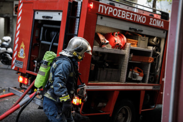 Φωτιά σε χαμηλή βλάστηση στον Ασπρόπυργο