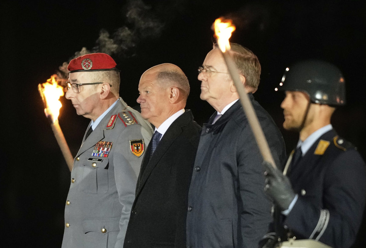 Τελετή του «Μεγάλου Αποχαιρετισμού» για τον απερχόμενο καγκελάριο Όλαφ Σολτς – «Το να υπηρετήσω τη Γερμανία ως καγκελάριος ήταν η μεγαλύτερη μου τιμή»