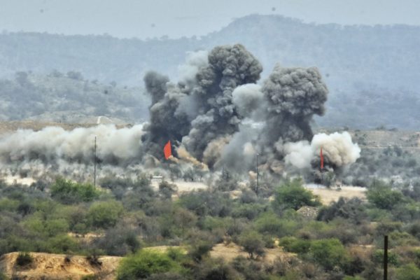 Πυραυλική επίθεση της Ινδίας στο Κασμίρ – «Το Πακιστάν απαντά», διαμηνύει ο πρωθυπουργός Σαρίφ