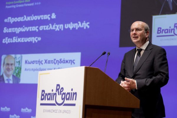 Brain drain: Με το σταγονόμετρο η επιστροφή των ταλέντων στην Ελλάδα