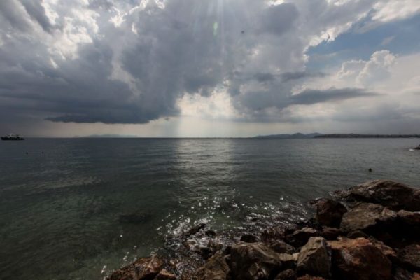 Καιρός: Νεφώσεις, ζέστη και αφρικανική σκόνη – Πού αναμένονται βροχές