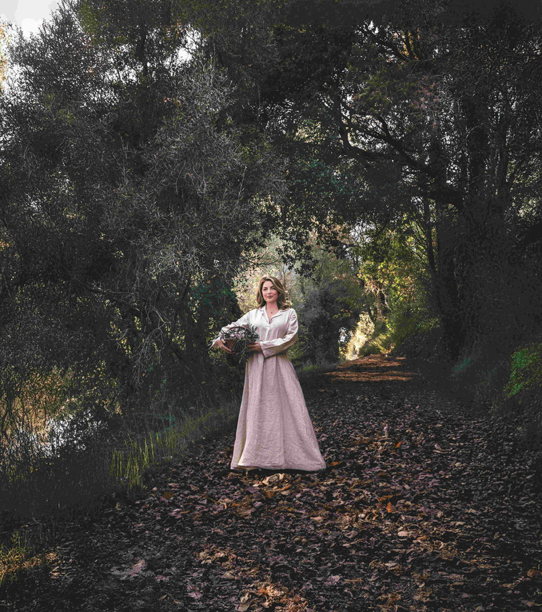 Νέο βιβλίο από την Άντζελα Γκερέκου – Ταξιδεύει στις ρίζες της και στην παραδοσιακή κουζίνα της Κέρκυρας