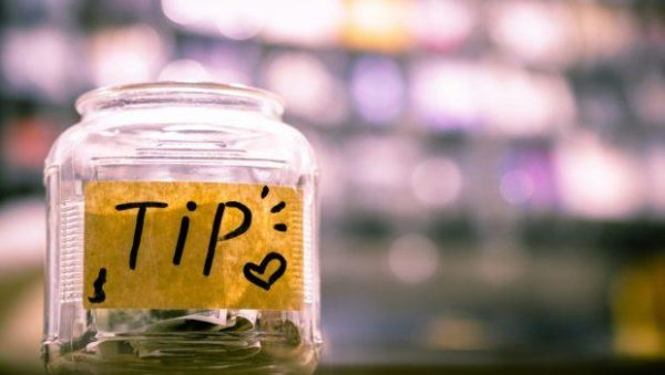 Τι σημαίνει όταν κάποιος δεν αφήνει tips στον σερβιτόρο σύμφωνα με τους ψυχολόγους