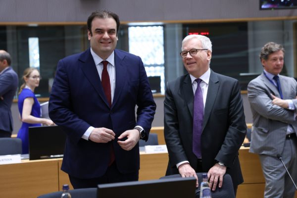 Τεχνητή Νοημοσύνη: Πώς εφάρμοσαν 4 εταιρείες τη νέα τεχνολογία – Τα οφέλη που ξεκλείδωσαν
