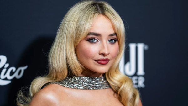 Sabrina Carpenter: Με διαφορετικό beauty look στη νέα της εμφάνιση