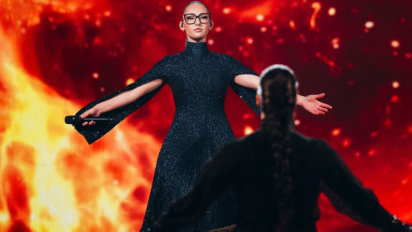 Eurovision 2025: Η Klavdia εντυπωσίασε στην πρόβα της πριν τον Β’ Ημιτελικό – Βίντεο από την αλλαγή του φορέματός της επί σκηνής