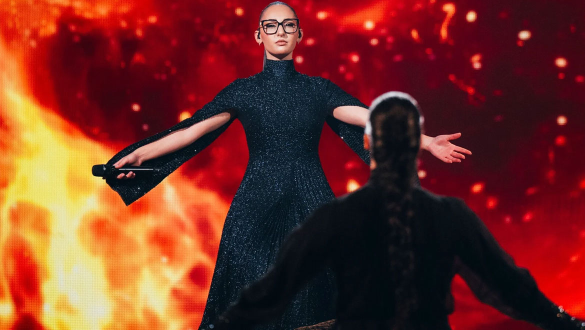 Eurovision 2025: Η Klavdia εντυπωσίασε στην πρόβα της πριν τον Β’ Ημιτελικό – Βίντεο από την αλλαγή του φορέματός της επί σκηνής