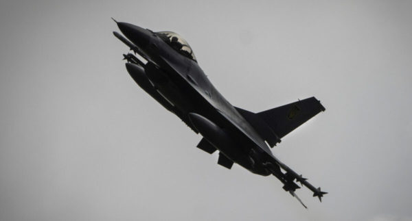 Ουκρανία: Συνετρίβη ουκρανικό μαχητικό F-16, ο πιλότος εκτινάχθηκε και είναι σώος