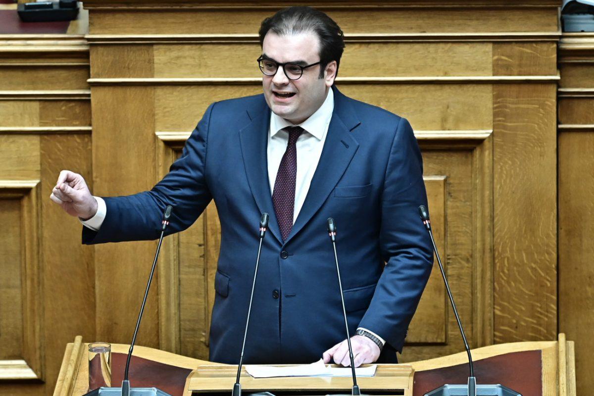 Fitch: Στο μικροσκόπιο η Ελλάδα για νέα αναβάθμιση