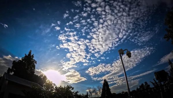 Γενικά αίθριος σήμερα ο καιρός – Πρόσκαιρες νεφώσεις και πιθανότητα τοπικών βροχών από το μεσημέρι