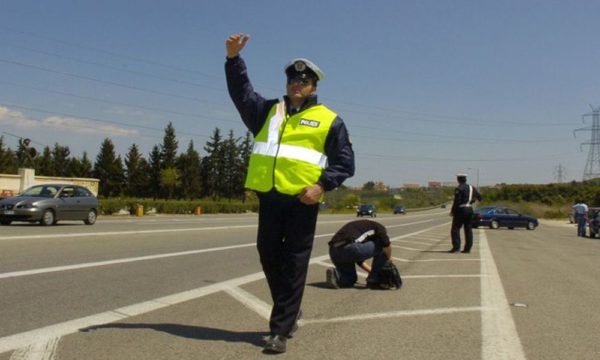 Αποκαταστάθηκε η κυκλοφορία των οχημάτων στην παλαιά εθνική Αθηνών Κορίνθου – Υπό μερικό έλεγχο η πυρκαγιά