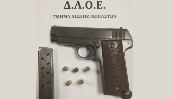 Συνελήφθη άντρας με πιστόλι σε κέντρο διασκέδασης στην Αθήνα – Γνώριμος των Αρχών ο κατηγορούμενος