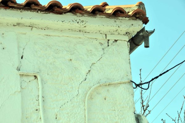 Στους ρυθμούς των Ρίχτερ η Εύβοια: 28 δονήσεις τις τελευταίες ώρες – Ξεκινούν αυτοψίες σε κτήρια