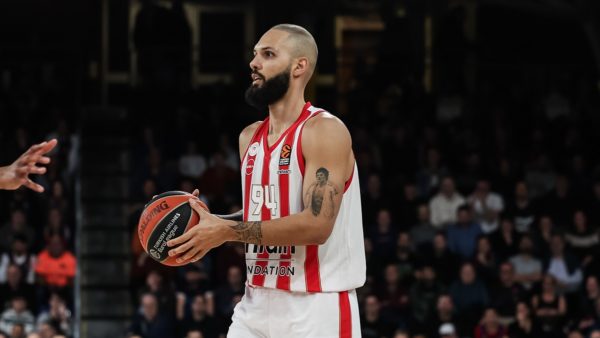 Κλήθηκαν να δώσουν απάντηση σε ένα ακόμη δίλλημα οι παίκτες του Ολυμπιακού (video)