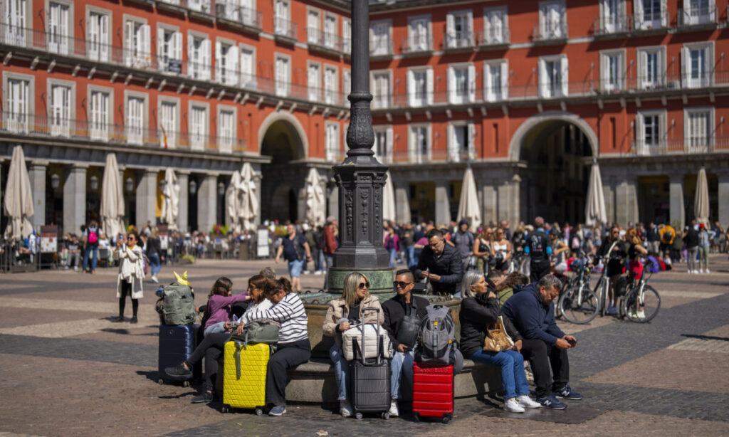 Ισπανία: «Μπλόκο» σε περισσότερες από 65.000 αγγελίες στο Airbnb