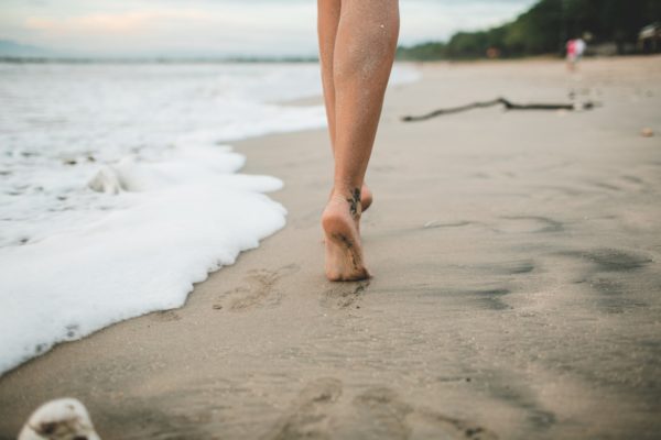 H σωστή ρουτίνα περιποίησης για τέλεια πόδια