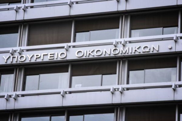 Chanel: Πάει κόντρα στο κλίμα της αγοράς – Πού θα επενδύσει το 2025