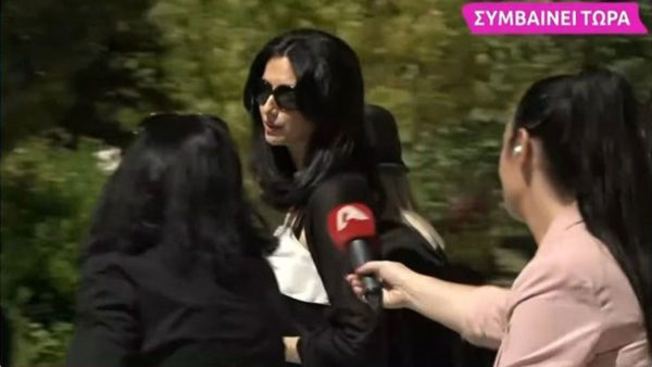 Νίκος Γαλανός: Καταρρακωμένη η τελευταία του σύντροφος, Έλενα Σαγανά στην κηδεία του