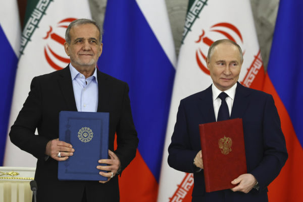 Ιράν: Το Κοινοβούλιο ενέκρινε τη στρατηγική συμφωνία με τη Ρωσία