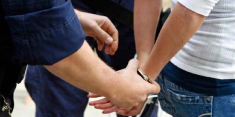 Γλυκά Νερά: Δίωξη για απόπειρα ανθρωποκτονίας στον 17χρονο για την άγρια επίθεση σε 48χρονο