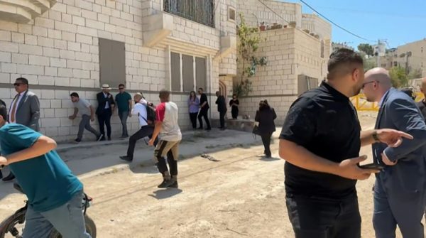 Οργή για τους ισραηλινούς πυροβολισμούς σε διπλωματική αποστολή στη Δυτική Όχθη