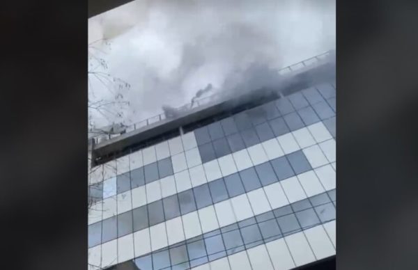 Ελεύθερα τα 25 μέλη του Ρουβίκωνα για το πανό στην ταράτσα της Hellenic Train
