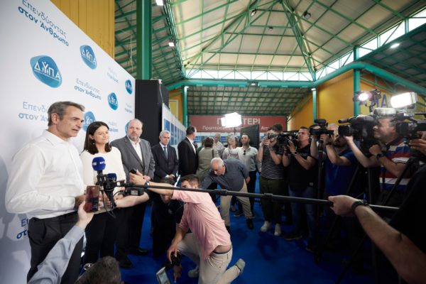 Ημέρες Καριέρας από τη ΔΥΠΑ: 230 επιχειρήσεις αναζητούν 6.500 εργαζόμενους – Συνομιλία του πρωθυπουργού με υποψήφιους και επιχειρηματίες