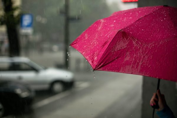 Μεταβολή του καιρού σήμερα: Βροχές και καταιγίδες στο μεγαλύτερο μέρος της χώρας – Πτώση θα σημειώσει η θερμοκρασία