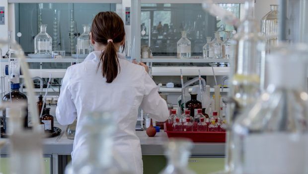 Covid: Η νέα παραλλαγή NB.1.8.1 εξαπλώνεται ευρέως και προκαλεί προβληματισμό – Τι εκτιμά ο ΠΟΥ