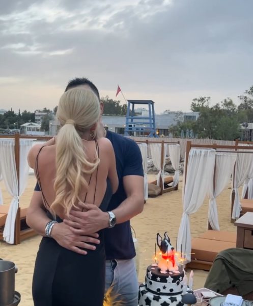 Κατερίνα Καινούργιου: Γενέθλια για τον σύντροφό της – Το παθιασμένο φιλί στην παραλία
