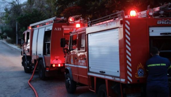 Υπό έλεγχο η φωτιά σε διαμέρισμα στους Αμπελόκηπους