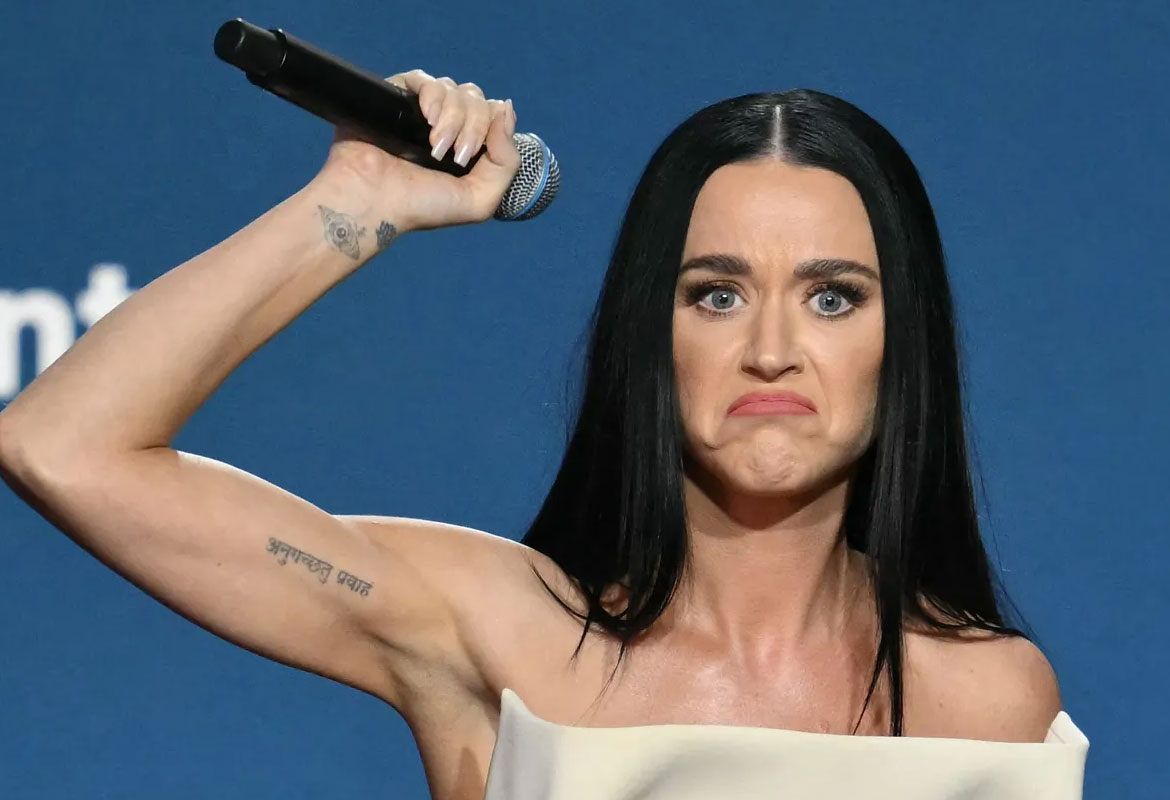 Katy Perry: Ατύχημα με το…σουτιέν πάνω στη σκηνή – «Δεν πληρώσατε αρκετά για να με δείτε γυμνή»