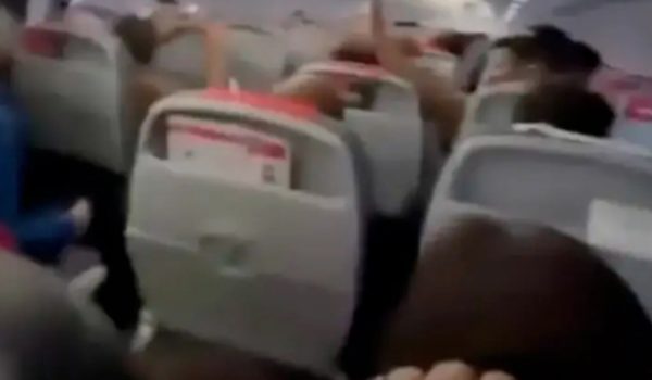 Αμμοθύελλα «κατάπιε» αεροπλάνο στο Πακιστάν – Τρόμος στην προσγείωση από τις αναταράξεις (video)