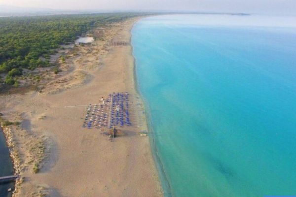 Δίκλινο 50€, πας με αμάξι: Στο μέρος που έχεις όλη μέρα τη θάλασσα στα πόδια σου, θα κάνεις τις πιο οικονομικές διακοπές