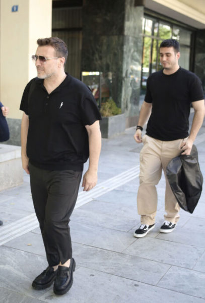 Γιάννης Πλούταρχος: Στο κέντρο της Αθήνας μαζί με τον γιο του, Γιώργο Κακοσαίο  – Φωτογραφίες