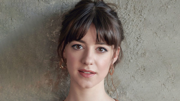 Daisy Edgar-Jones: Με διακριτικό και λαμπερό μακιγιάζ για το καλοκαίρι