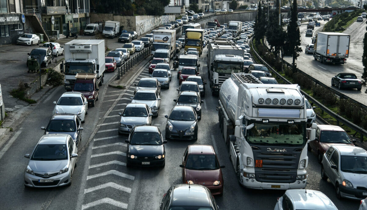 Τροχαίο στη Λεωφόρο Κηφισού – Σοβαρά τραυματισμένη μία γυναίκα