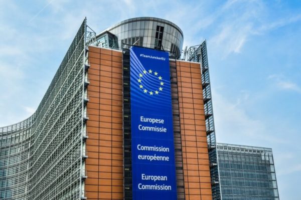 Προειδοποιητική επιστολή της Κομισιόν στην Ελλάδα για διακρίσεις σε βάρος συμβασιούχων καθηγητών