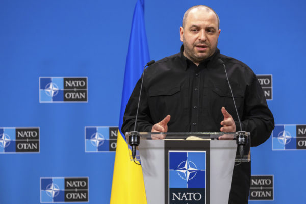 Ο Ουκρανός υπ. Άμυνας προτρέπει τη Ρωσία να στείλει άμεσα στο Κίεβο τη δική της εκδοχή του μνημονίου για την ειρηνευτική διαδικασία