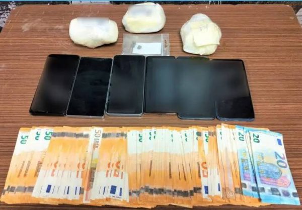 Πειραιάς: Πάνω από μισό κιλό κοκαΐνης εντοπίστηκε σε όχημα – Τέσσερις συλλήψεις