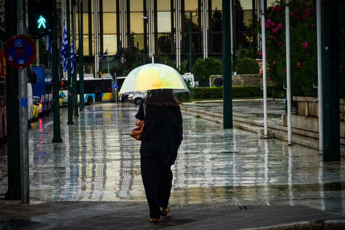 Νεφώσεις με πιθανές βροχές σε όλη τη χώρα, μέχρι το βράδυ τα φαινόμενα – Μικρή άνοδος της θερμοκρασίας