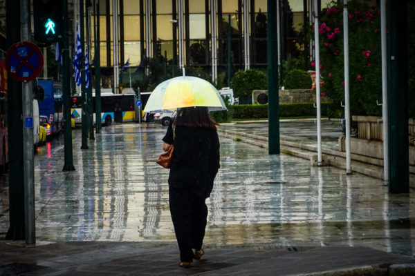 Νεφώσεις με πιθανές βροχές σε όλη τη χώρα, μέχρι το βράδυ τα φαινόμενα – Μικρή άνοδος της θερμοκρασίας